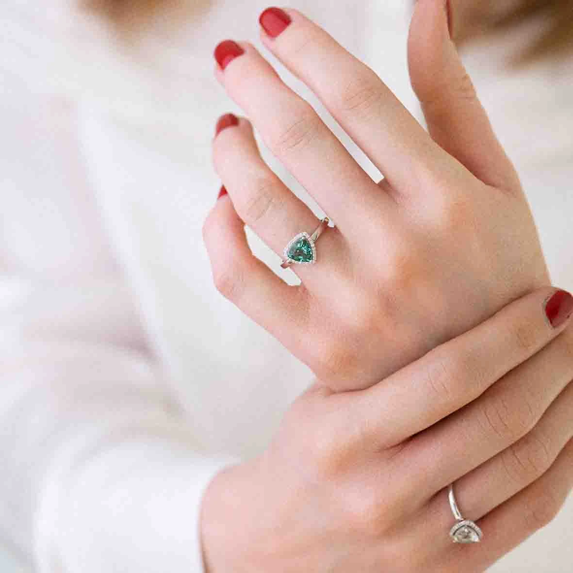 Bague Topaze Sky Blue Et Diamants One More - Etna 0.11 Ct - Etna 055061TT 7 Bague Topaze Sky Blue Et Diamants One More - Etna 0.11 Ct - Etna 055061TT – Image 5