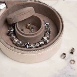 Boîte à Bijoux Wolf 1834 - SOPHIA ROUND ZIP CASE - Jade - 392330 9 Boîte à Bijoux Wolf 1834 - SOPHIA ROUND ZIP CASE - Jade - 392330 -Accessoires De Mode ori boite a bijoux wolf 1834 sophia round zip case jade 392330 41277 59097